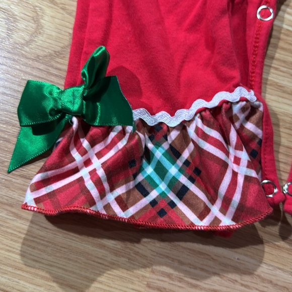 Marie Nicole 1 piece Christmas outfit. Santa face on front. Size 0-3. - Picture 4 of 5